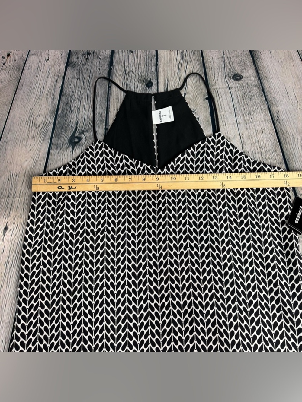 Express NWT Barcelona Reversible Cami Geometric Black White V-Neck Tank Medium - Picture 5 of 8
